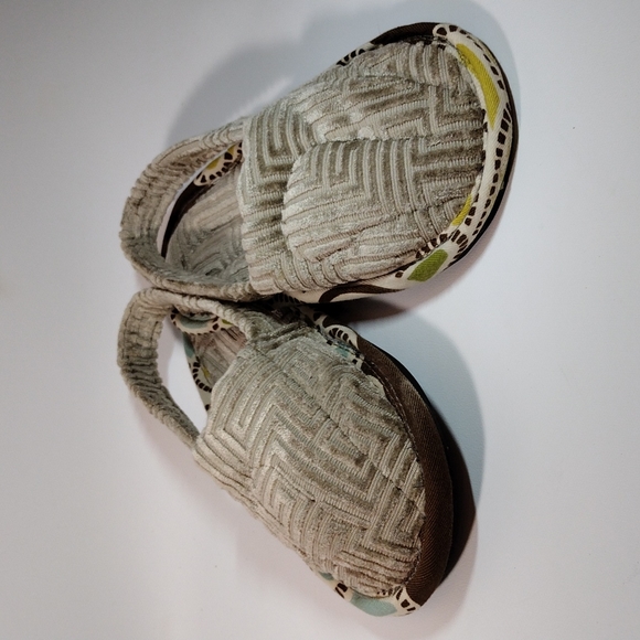 Slippers - Picture 1 of 5